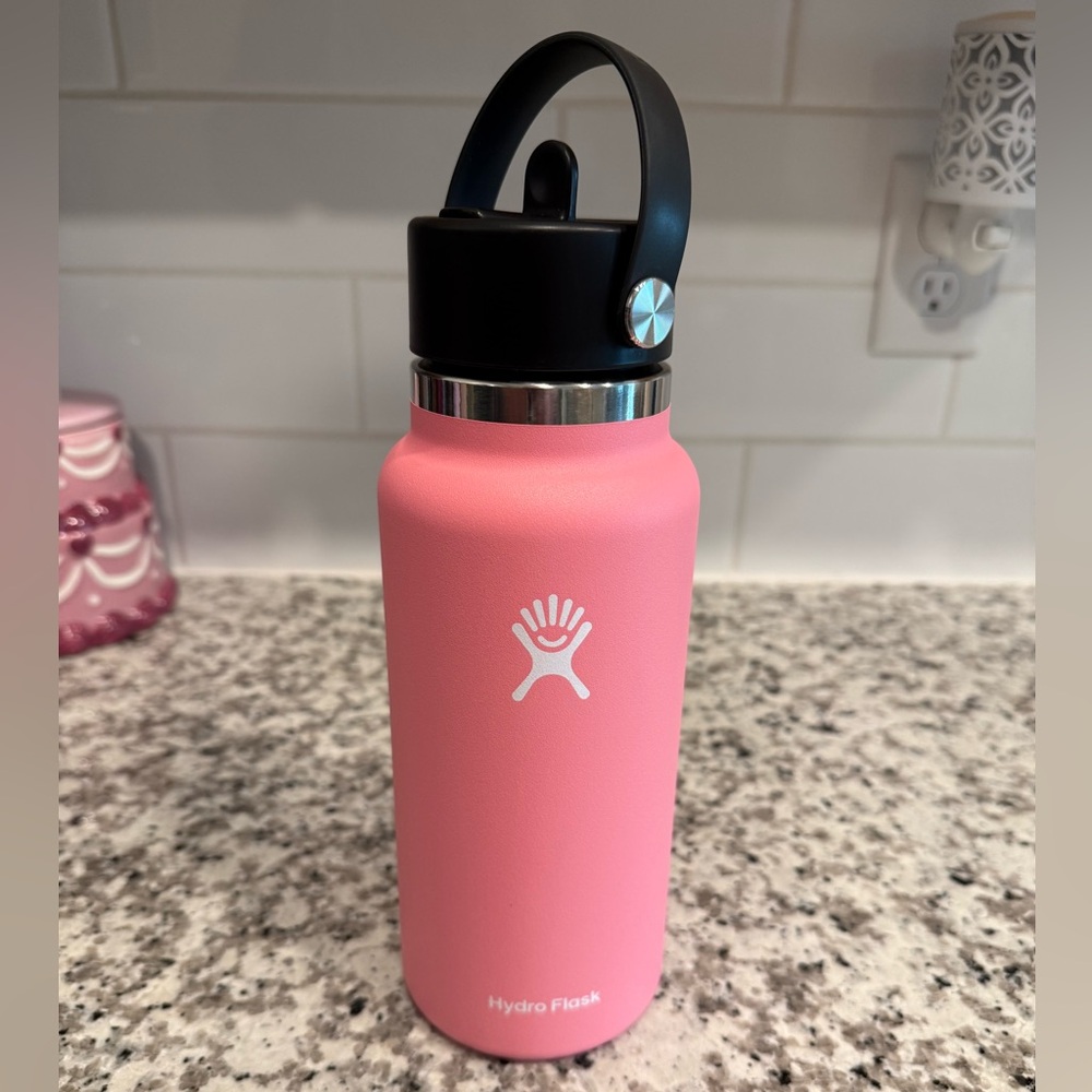 VGUC Hydro Flask 32 oz Camellia Discontinued Color